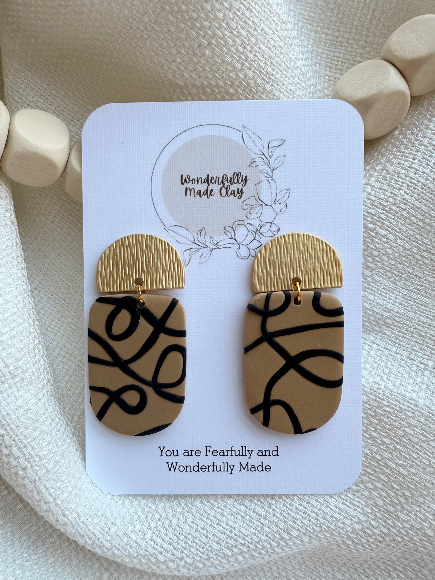 Abstract Dangle with Gold